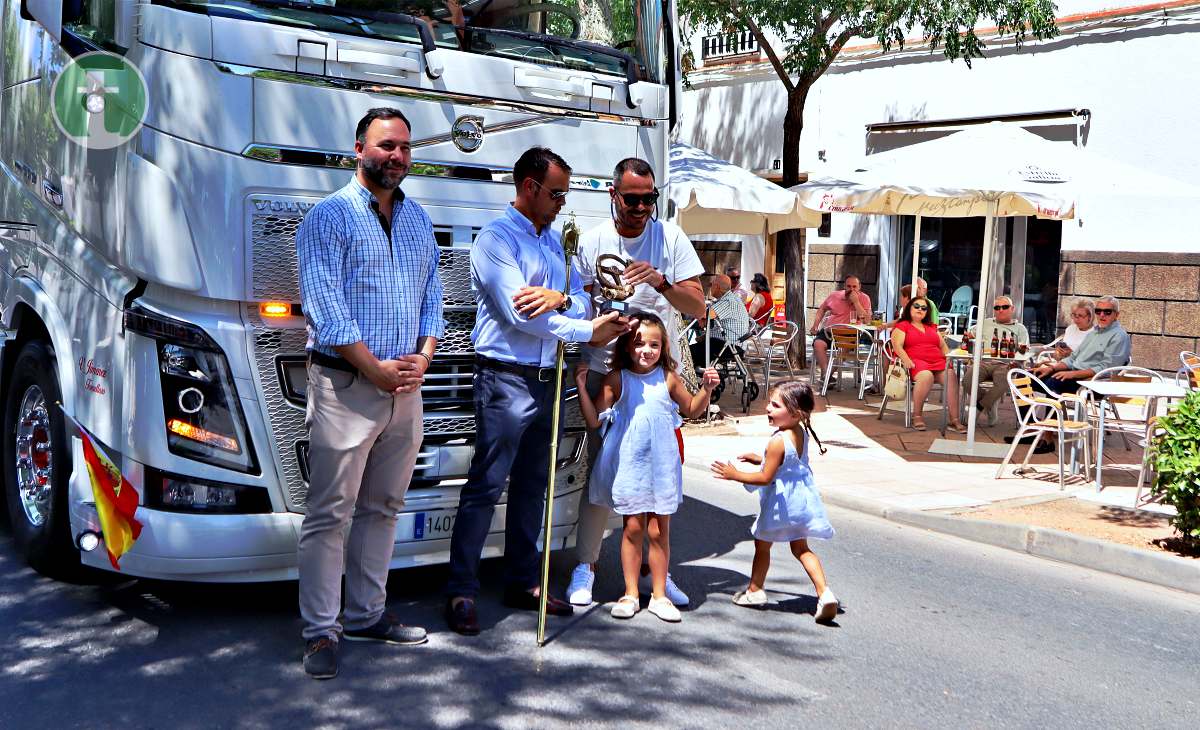 Alrededor de 100 vehículos celebran San Cristóbal por las calles de Tomelloso