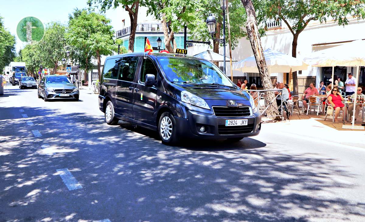 Alrededor de 100 vehículos celebran San Cristóbal por las calles de Tomelloso