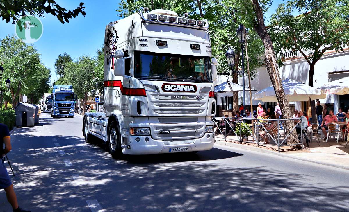 Alrededor de 100 vehículos celebran San Cristóbal por las calles de Tomelloso