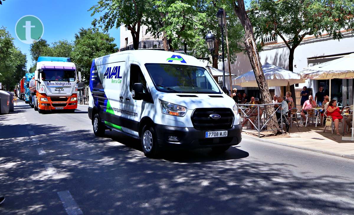 Alrededor de 100 vehículos celebran San Cristóbal por las calles de Tomelloso