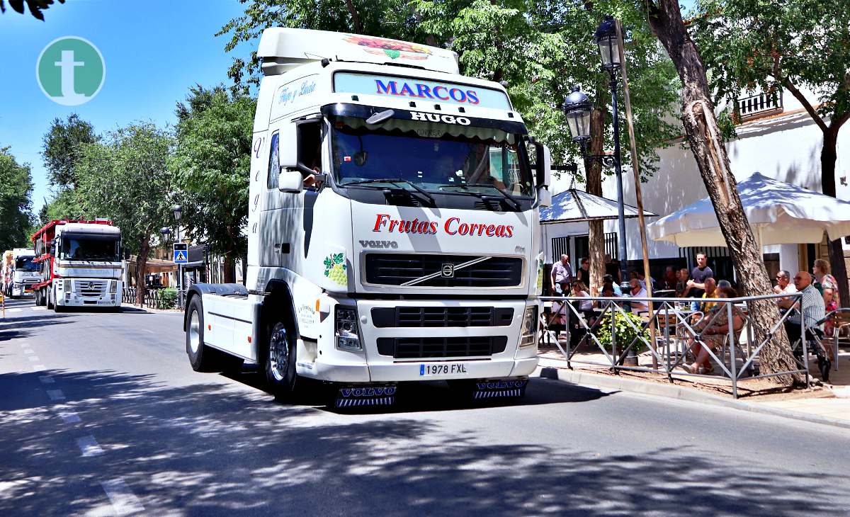 Alrededor de 100 vehículos celebran San Cristóbal por las calles de Tomelloso