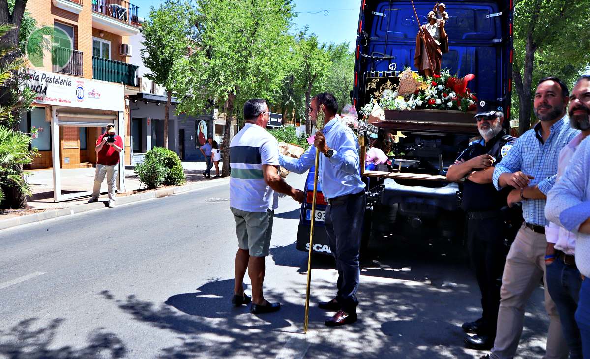 Alrededor de 100 vehículos celebran San Cristóbal por las calles de Tomelloso