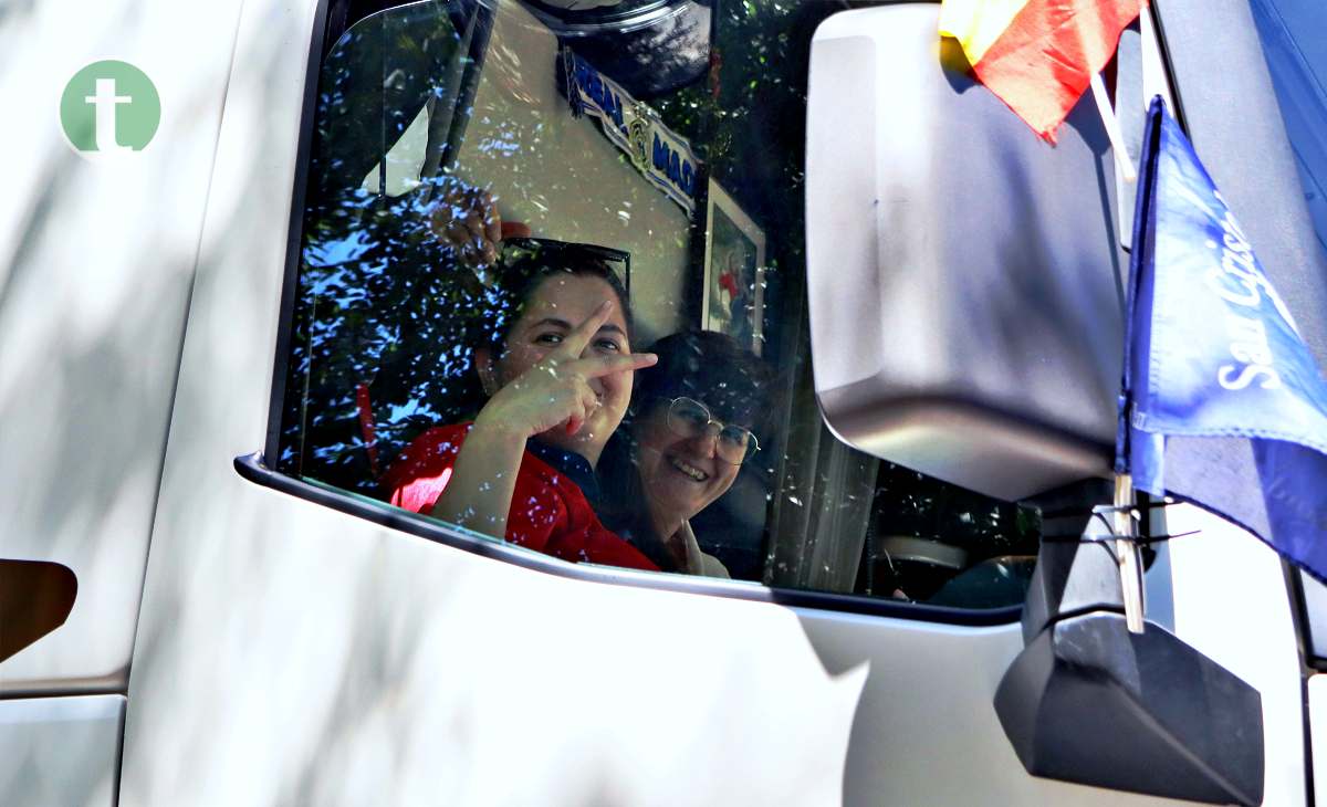 Alrededor de 100 vehículos celebran San Cristóbal por las calles de Tomelloso