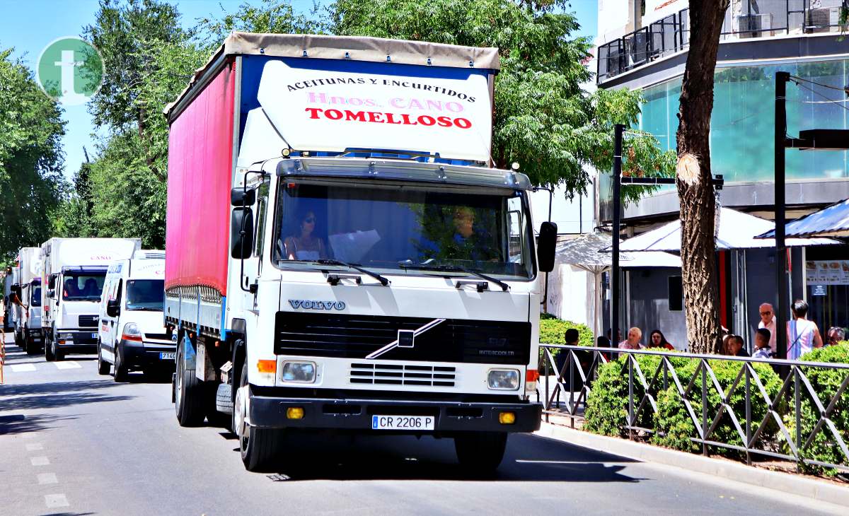 Alrededor de 100 vehículos celebran San Cristóbal por las calles de Tomelloso