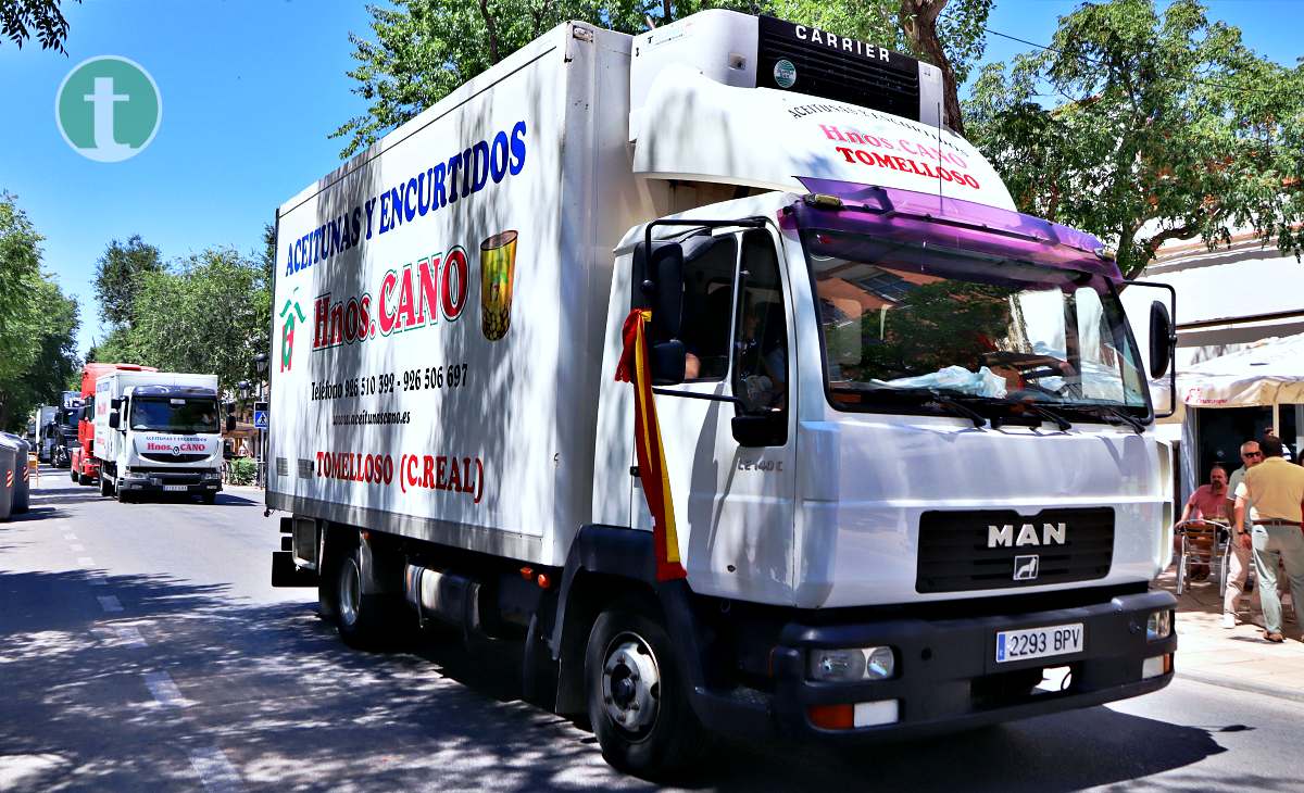 Alrededor de 100 vehículos celebran San Cristóbal por las calles de Tomelloso