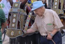 Tomelloso celebra su tradicional desfile de reatas, carros y mulas