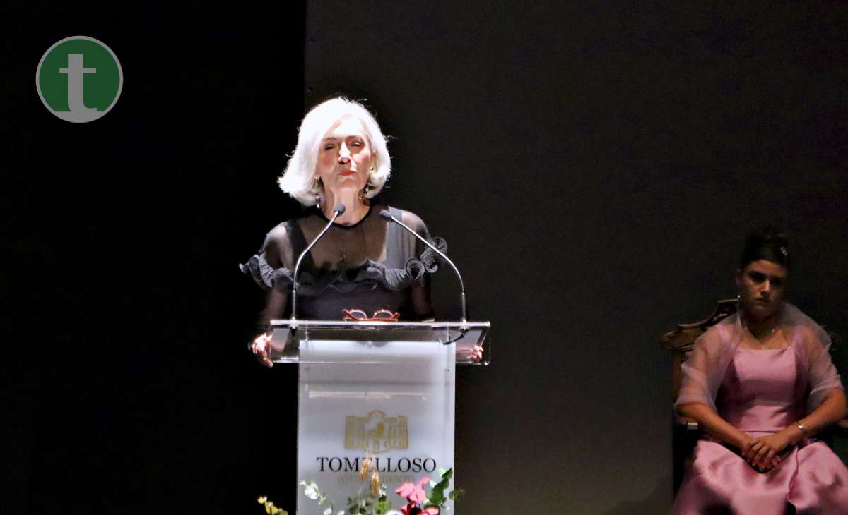 Carmen Guaita rinde un emotivo homenaje a Antonio López Torres en la Fiesta de las Letras de Tomelloso