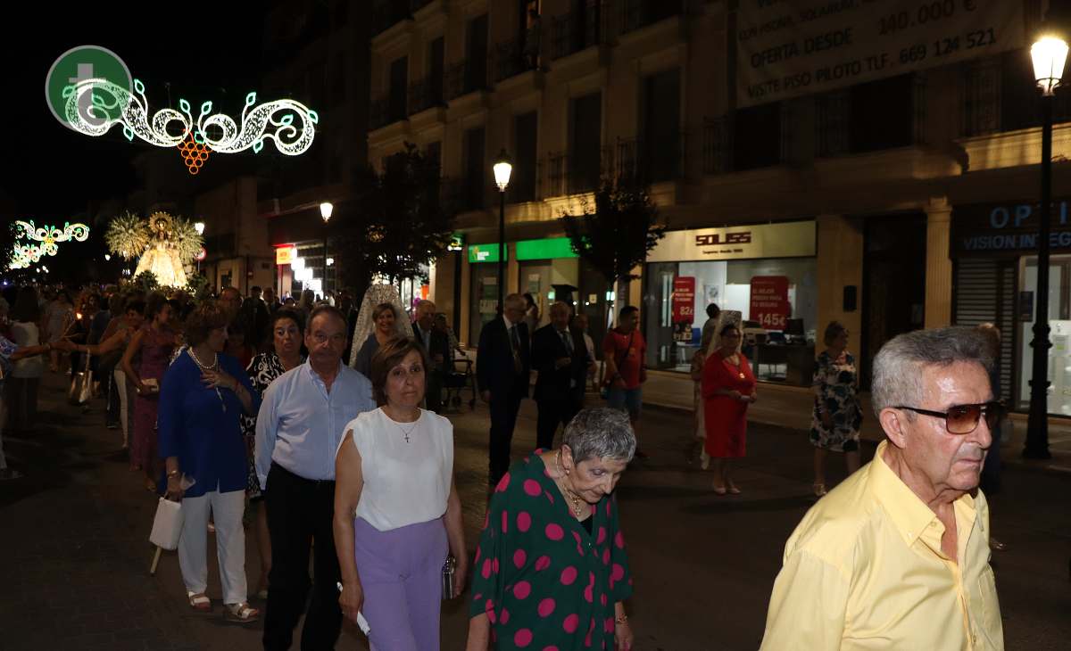 La Virgen de las Viñas recorre las calles de Tomelloso en el Día Grande de la Feria