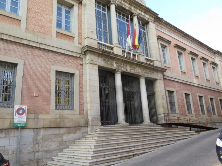 Castilla-La Mancha concede 20 medallas individuales y diez placas colectivas de Protección Civil