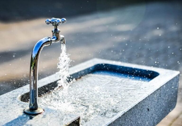 El PSOE acusa a Javier Navarro de cinismo por culpar al canon de la subida del recibo del agua