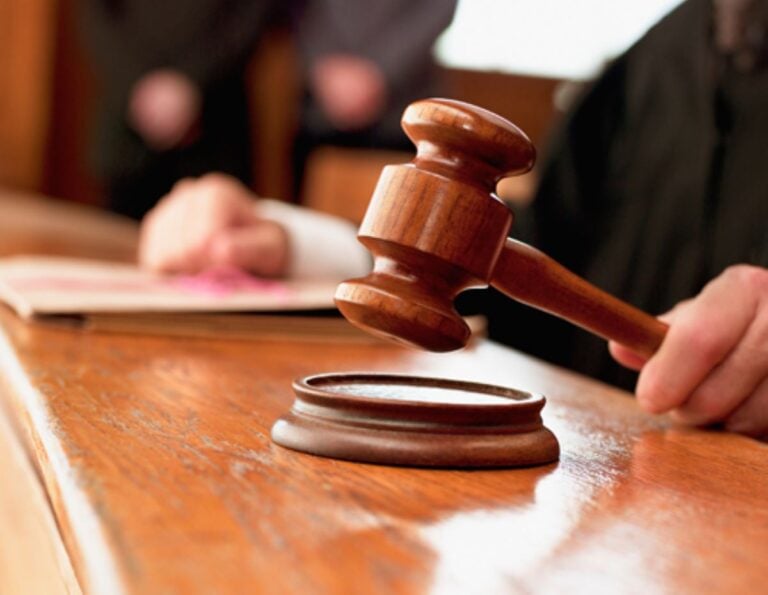 Juicio a dos hombres por robar en un bar de Manzanares 150 euros y 8 décimos de lotería