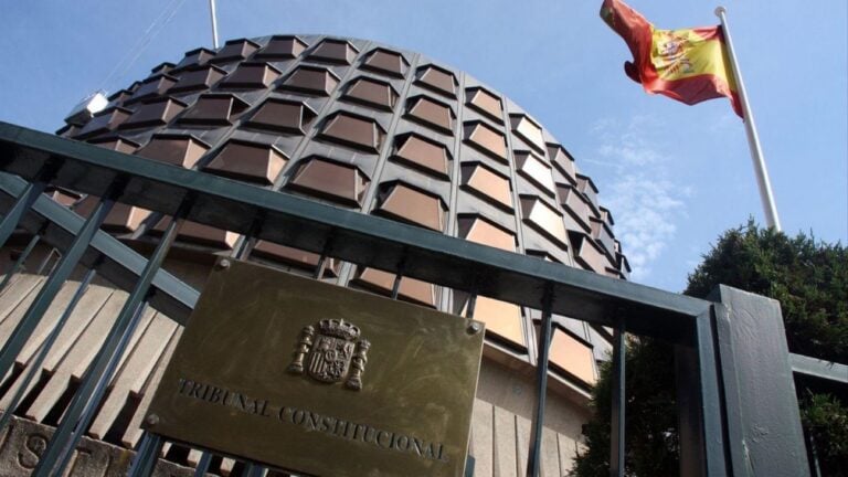 El Constitucional admite a trámite los recursos de Page y de las CCAA del PP contra la amnistía