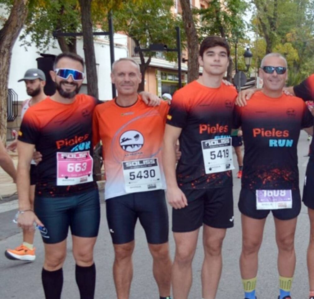 Los Pieles Run destacan en la 10K Ciudad de Tomelloso con un ambiente de equipo inmejorable