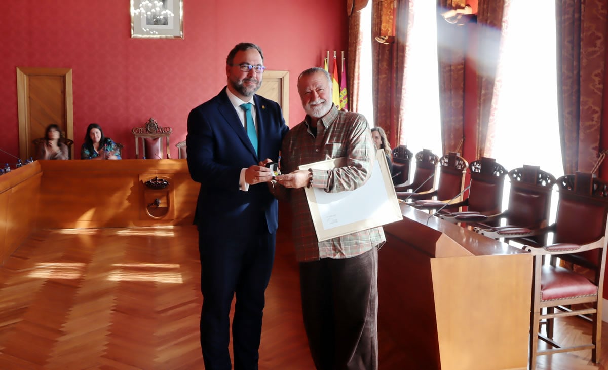 Dionisio Cañas, nombrado Hijo Predilecto de Tomelloso, rinde homenaje a su tierra y sus raíces