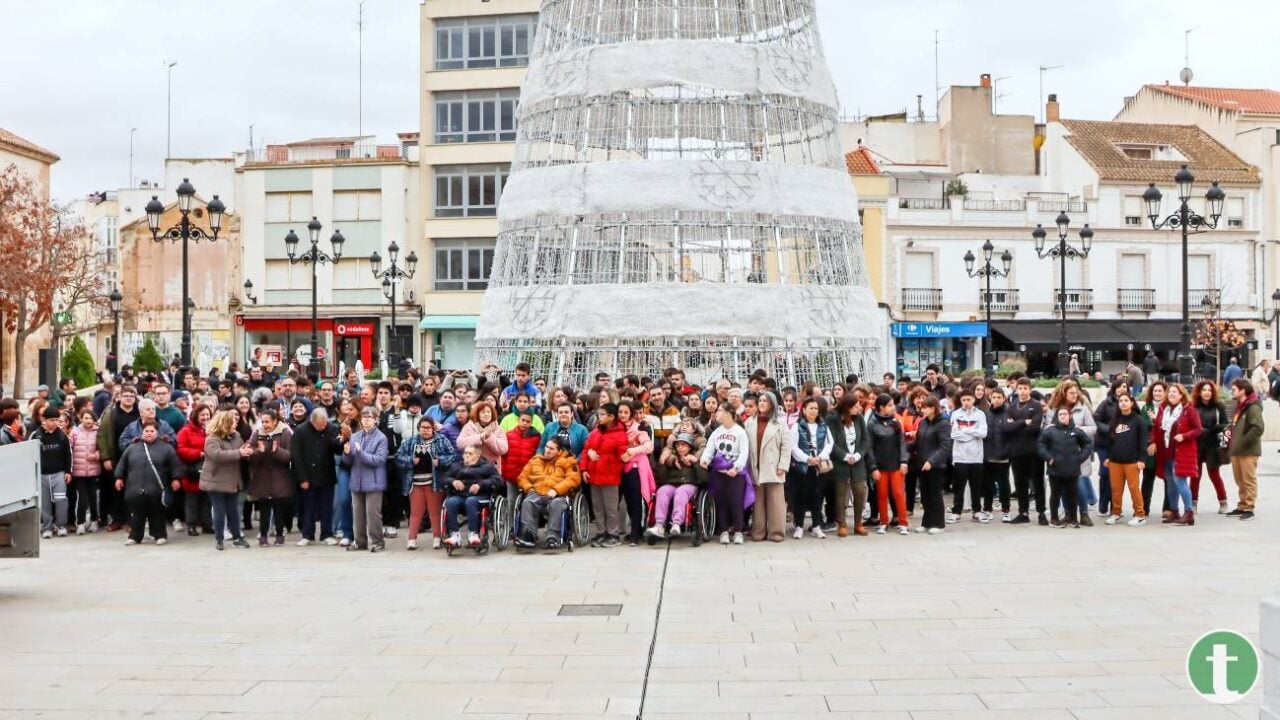 Entre bailes y lemas, la inclusión toma las calles de Tomelloso