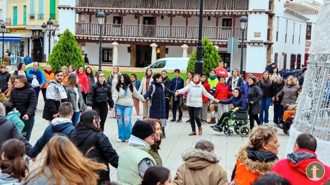 Entre bailes y lemas, la inclusión toma las calles de Tomelloso