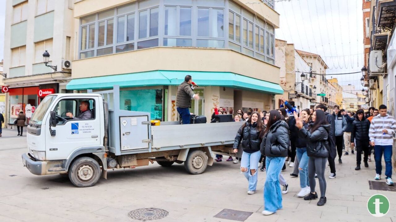 Entre bailes y lemas, la inclusión toma las calles de Tomelloso