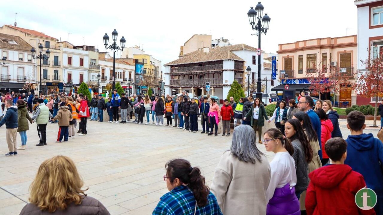 Entre bailes y lemas, la inclusión toma las calles de Tomelloso