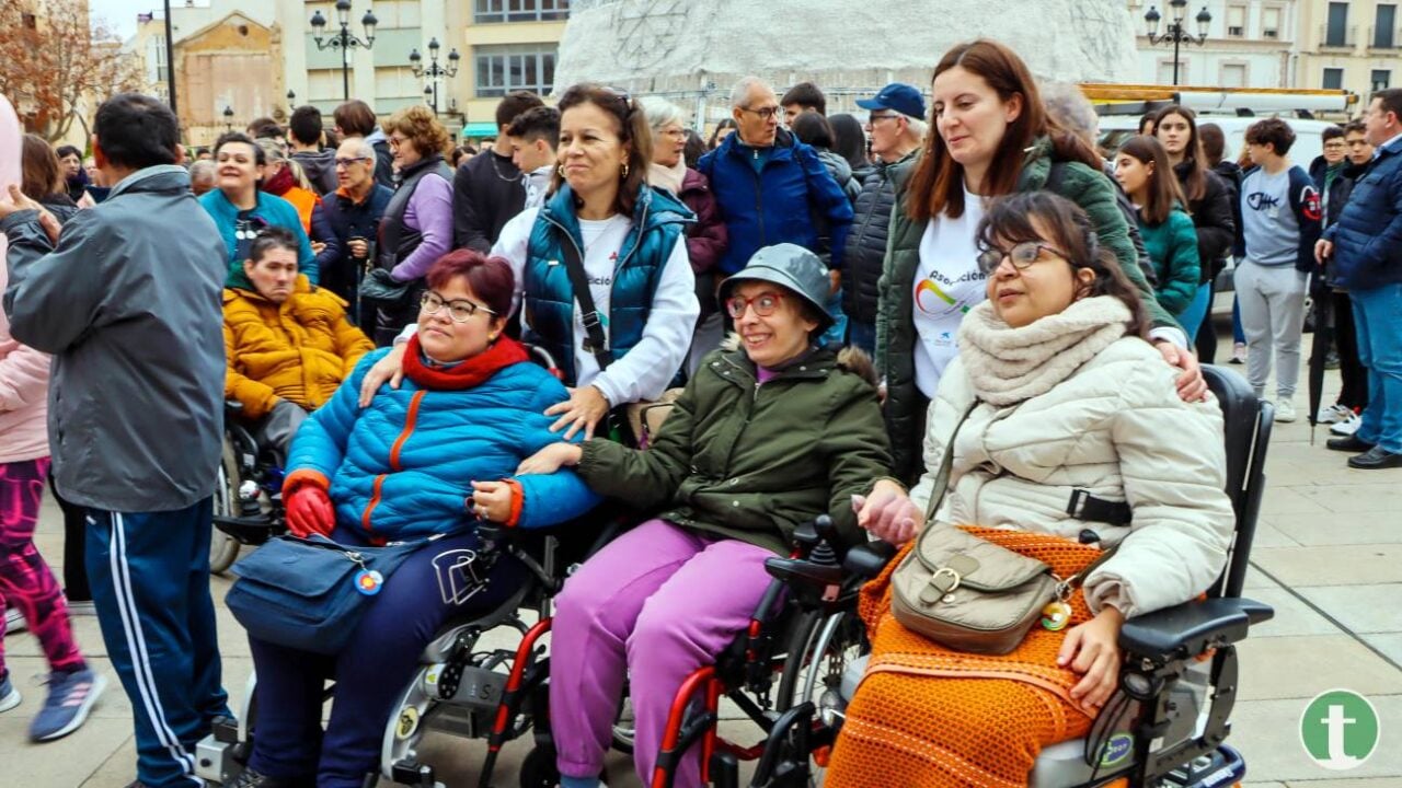 Entre bailes y lemas, la inclusión toma las calles de Tomelloso