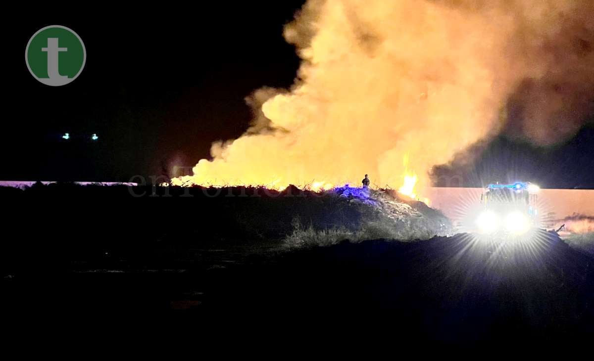 Llamas y una columna de humo cerca del cementerio alertan a vecinos de Tomelloso