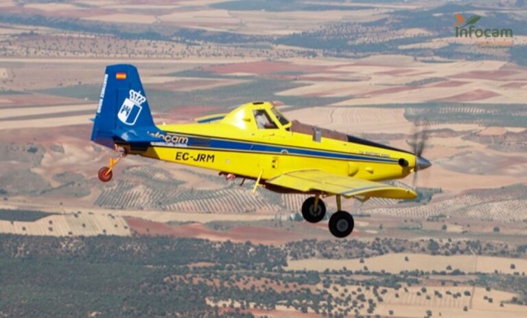 Castilla-La Mancha enviará dos aviones anfibio para frenar los incendios en Castilla y León