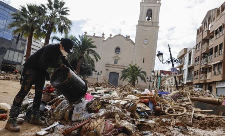 Sánchez eleva a 211 los muertos por la DANA y promete ayuda sin límite para los afectados