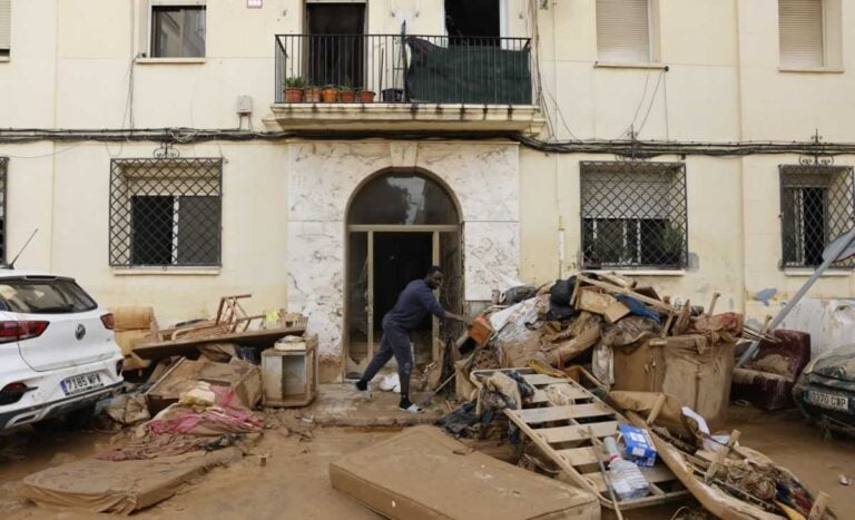 La dana continúa tras causar 158 fallecidos y se intensifica la búsqueda de desaparecidos