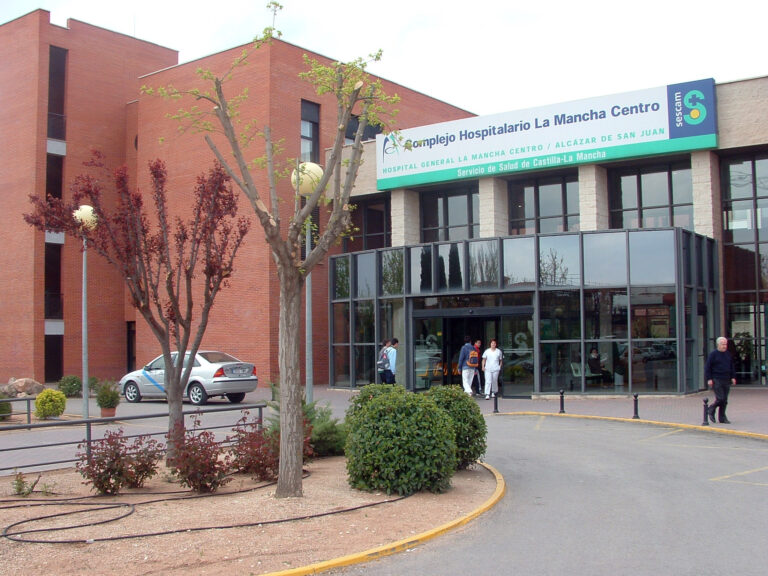 Denuncian la sobrecarga laboral “extrema” de los profesionales del transporte sanitario del Hospital La Mancha Centro