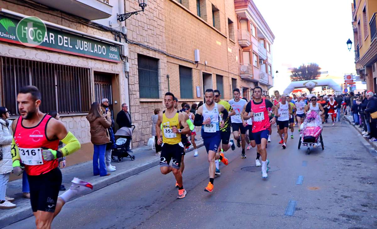 La IV San Silvestre Tomellosera despide 2024 entre deporte, disfraces y solidaridad