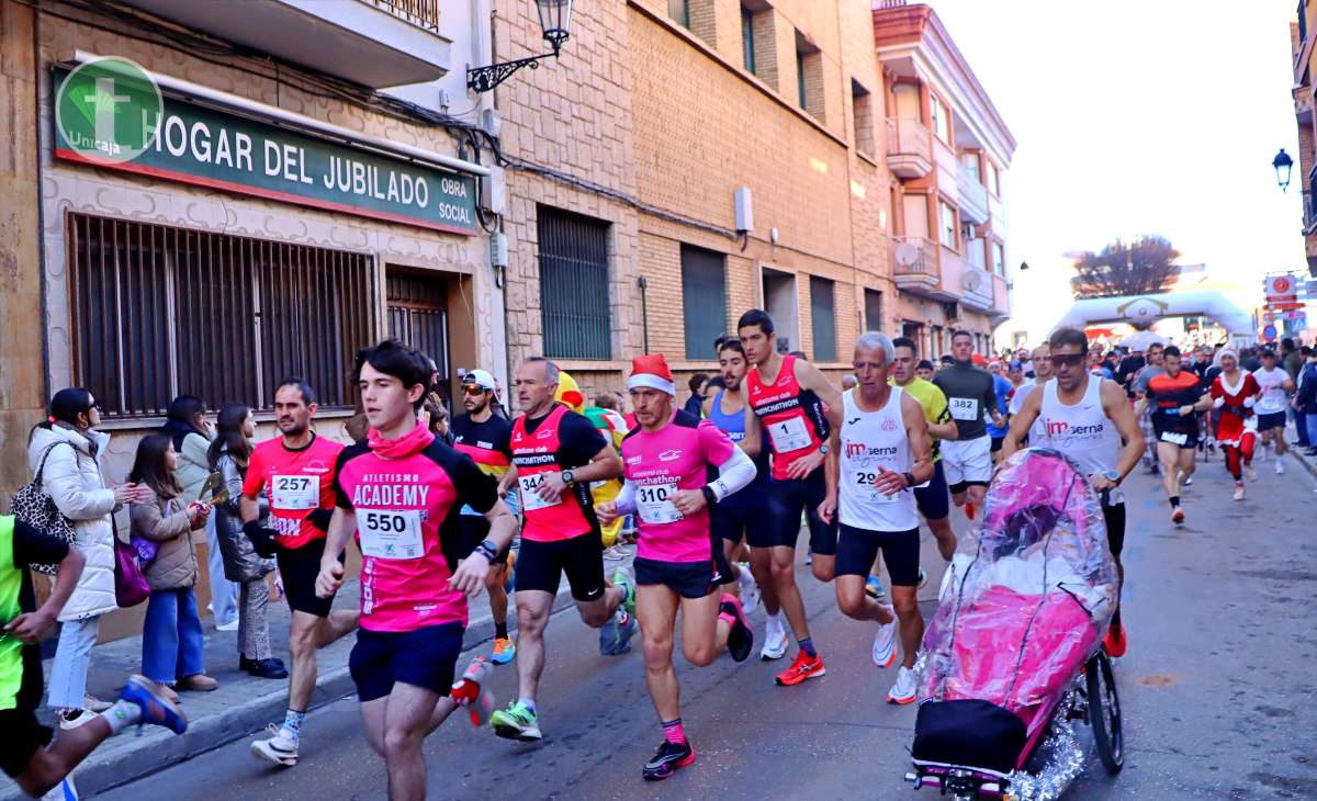 La IV San Silvestre Tomellosera despide 2024 entre deporte, disfraces y solidaridad