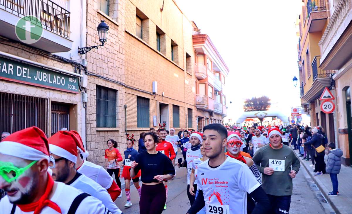 La IV San Silvestre Tomellosera despide 2024 entre deporte, disfraces y solidaridad