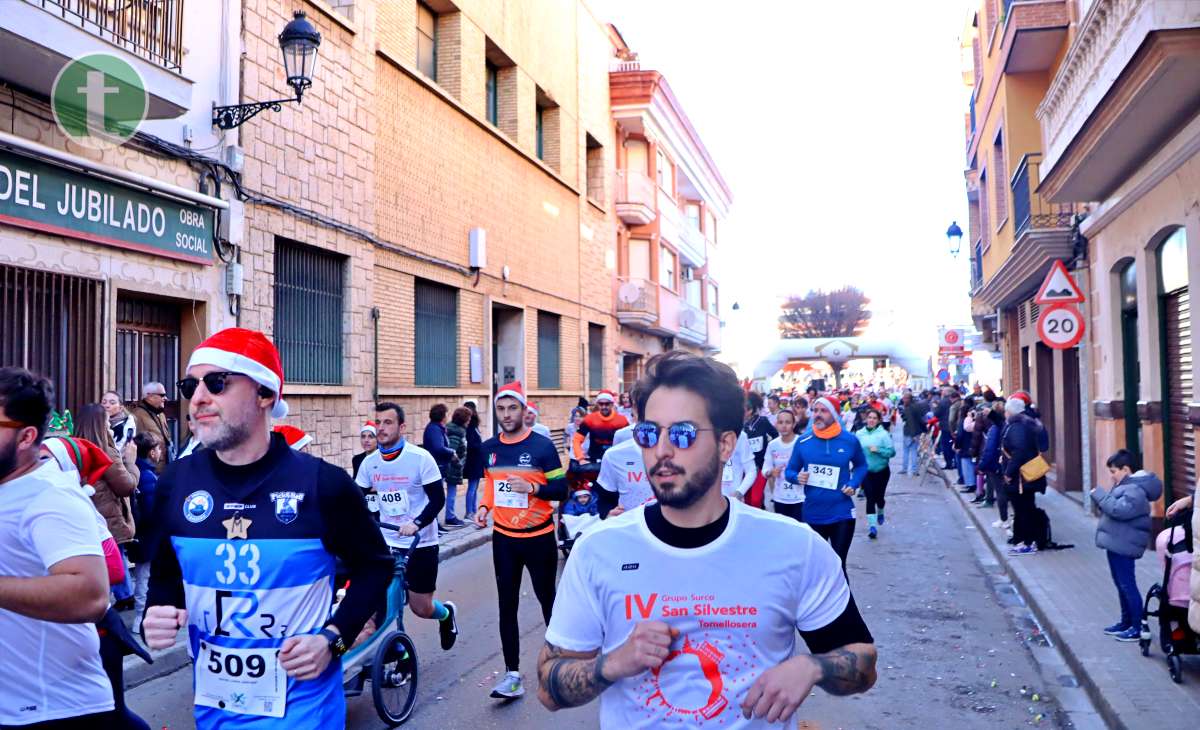 La IV San Silvestre Tomellosera despide 2024 entre deporte, disfraces y solidaridad