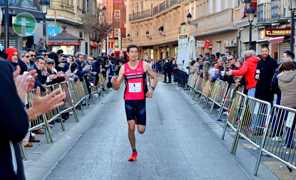 La IV San Silvestre Tomellosera despide 2024 entre deporte, disfraces y solidaridad