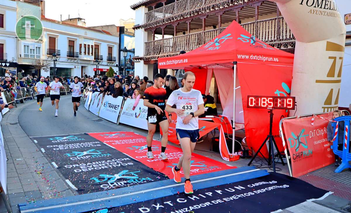 La IV San Silvestre Tomellosera despide 2024 entre deporte, disfraces y solidaridad