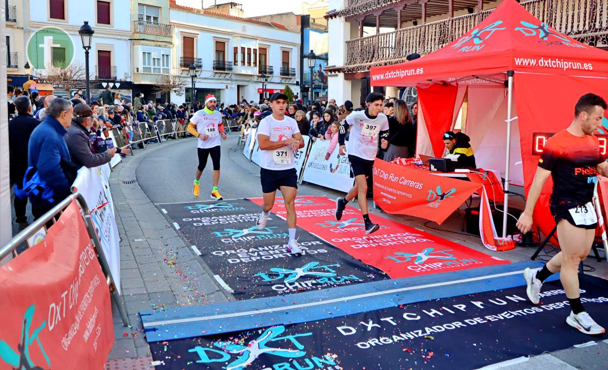 La IV San Silvestre Tomellosera despide 2024 entre deporte, disfraces y solidaridad