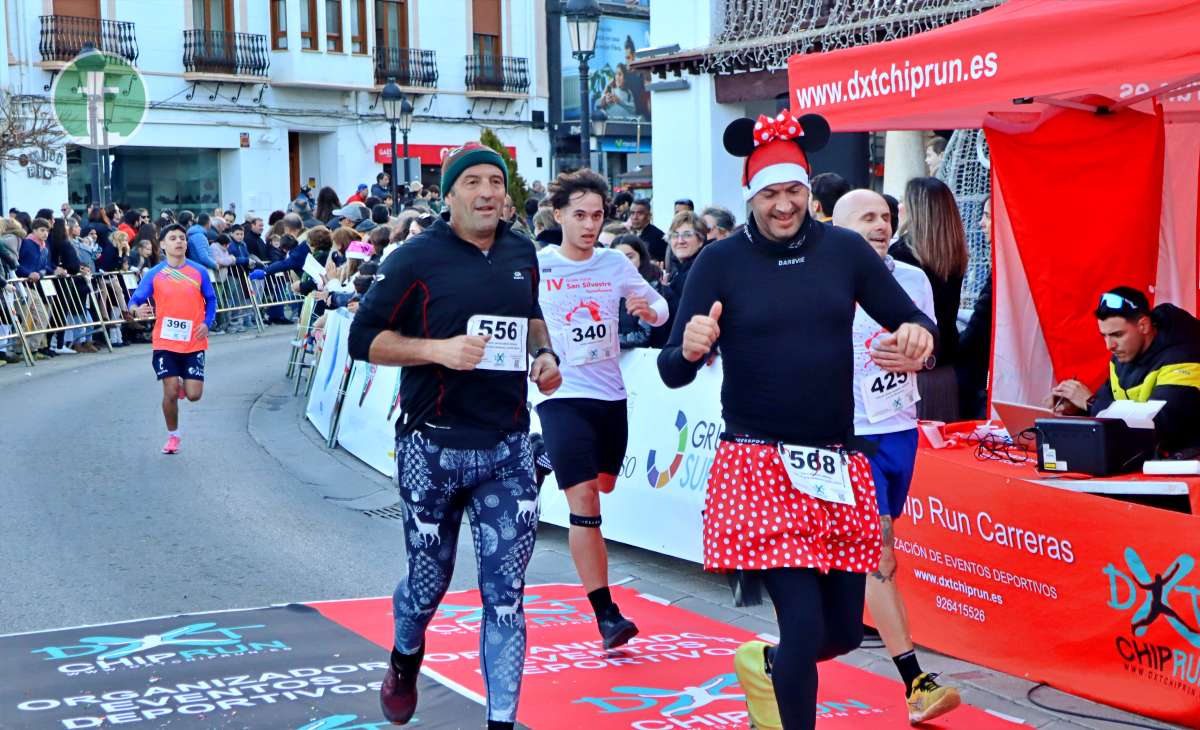 La IV San Silvestre Tomellosera despide 2024 entre deporte, disfraces y solidaridad