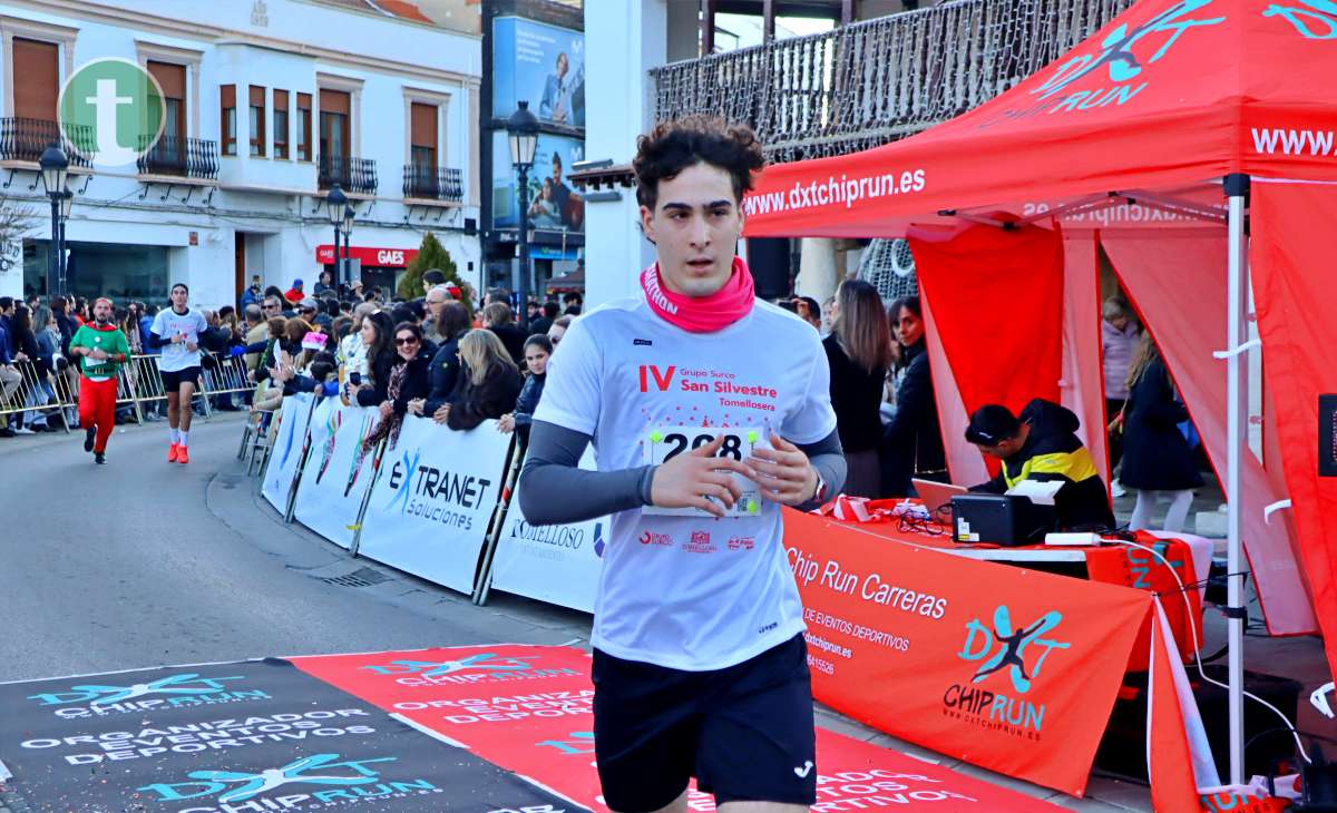 La IV San Silvestre Tomellosera despide 2024 entre deporte, disfraces y solidaridad