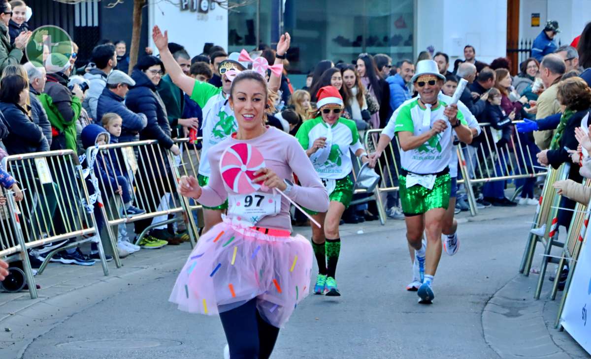 La IV San Silvestre Tomellosera despide 2024 entre deporte, disfraces y solidaridad