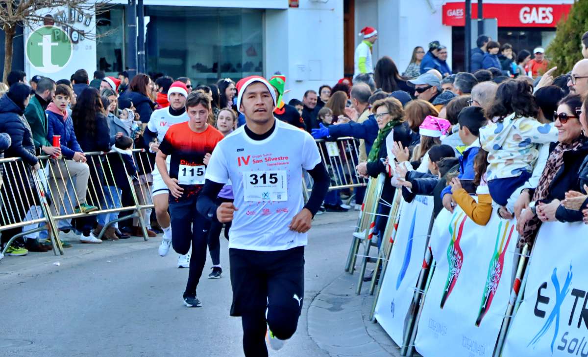 La IV San Silvestre Tomellosera despide 2024 entre deporte, disfraces y solidaridad