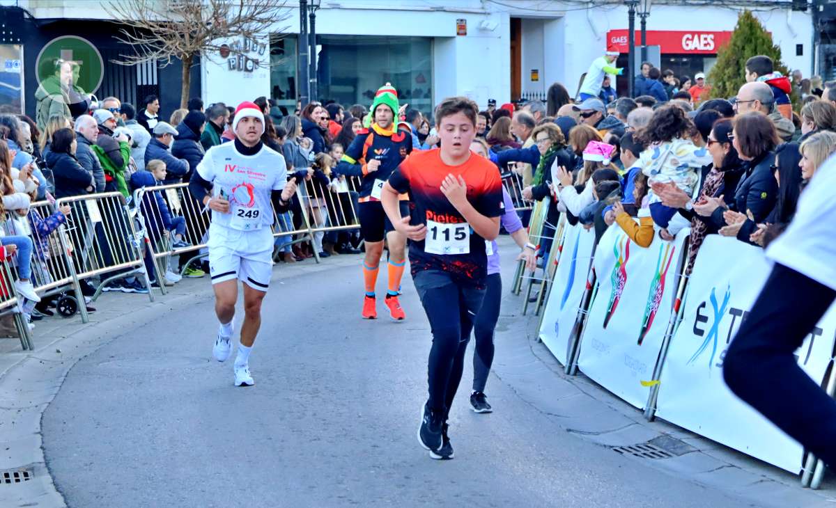 La IV San Silvestre Tomellosera despide 2024 entre deporte, disfraces y solidaridad