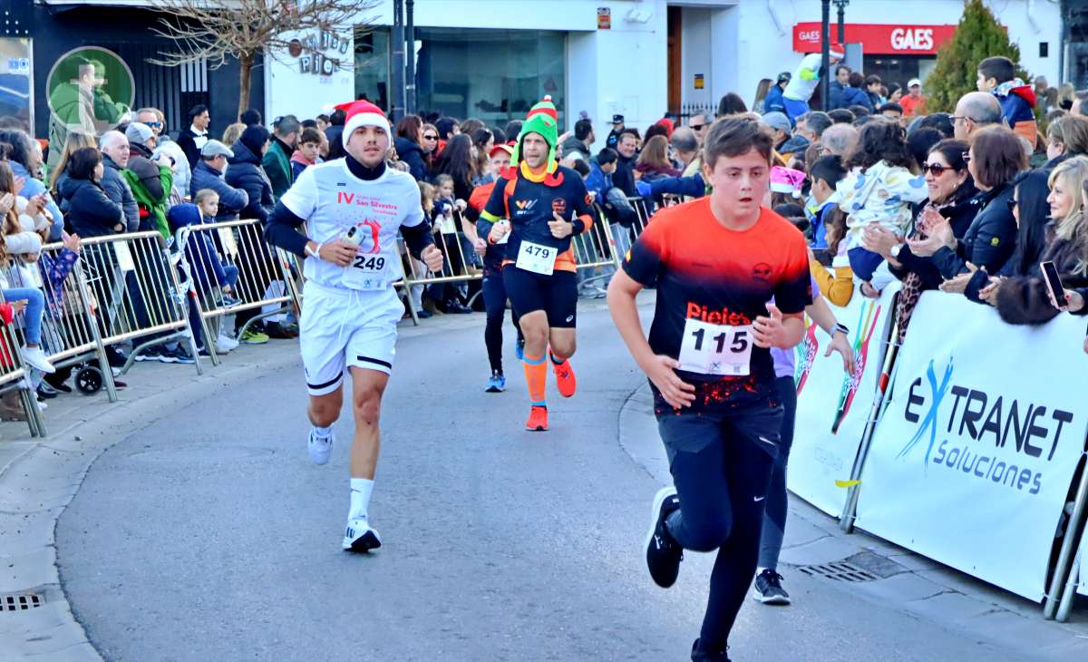 La IV San Silvestre Tomellosera despide 2024 entre deporte, disfraces y solidaridad