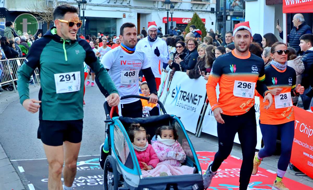 La IV San Silvestre Tomellosera despide 2024 entre deporte, disfraces y solidaridad