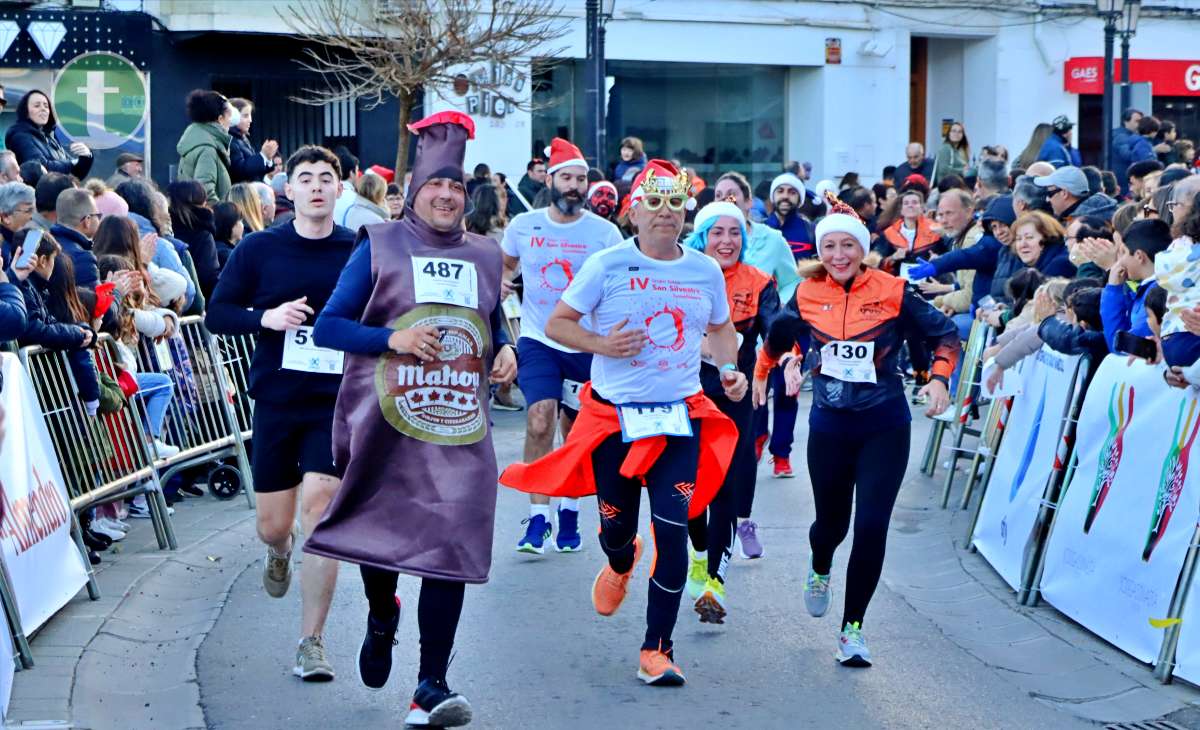 La IV San Silvestre Tomellosera despide 2024 entre deporte, disfraces y solidaridad