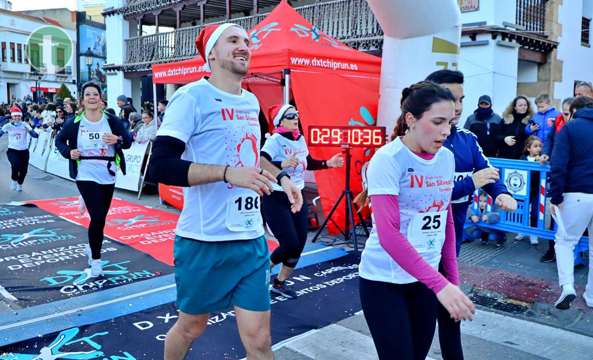 La IV San Silvestre Tomellosera despide 2024 entre deporte, disfraces y solidaridad