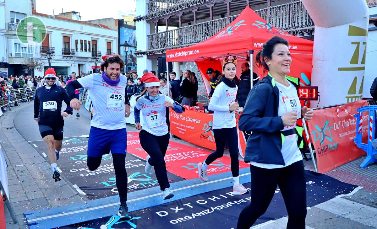 La IV San Silvestre Tomellosera despide 2024 entre deporte, disfraces y solidaridad