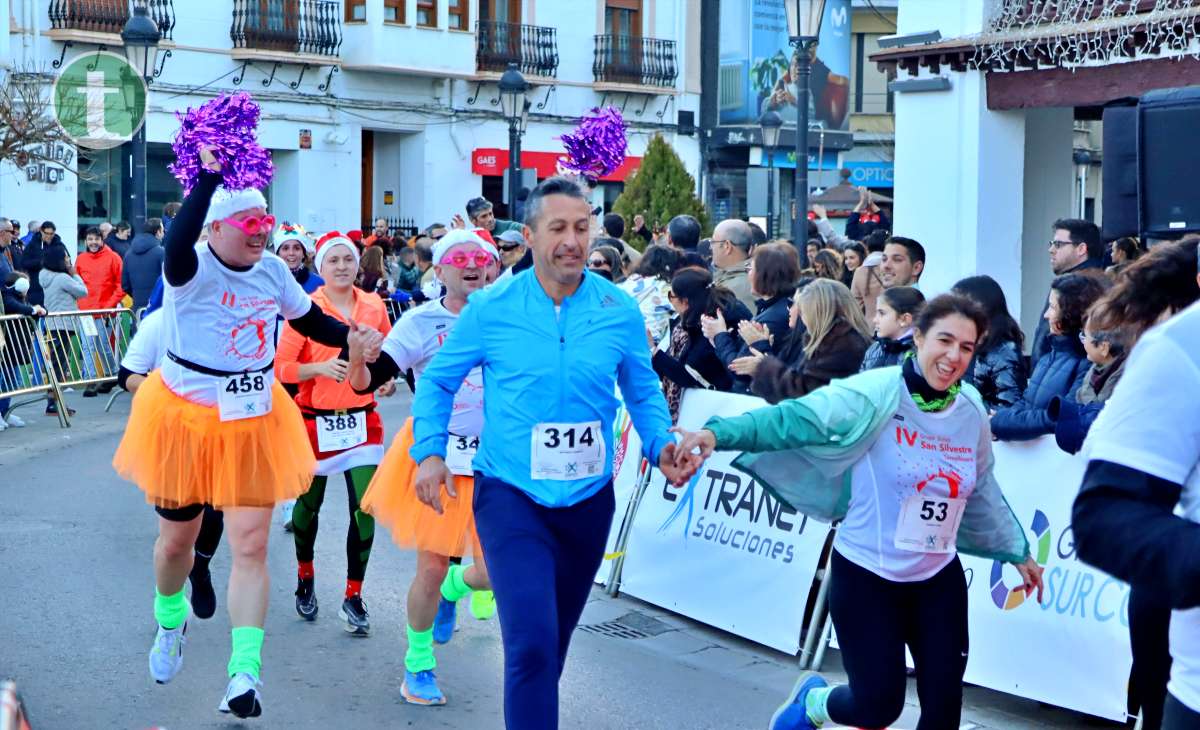 La IV San Silvestre Tomellosera despide 2024 entre deporte, disfraces y solidaridad