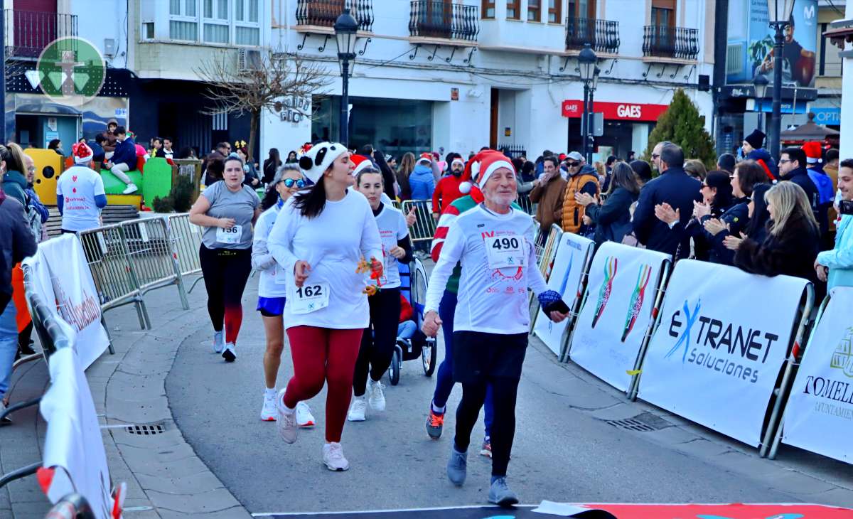 La IV San Silvestre Tomellosera despide 2024 entre deporte, disfraces y solidaridad