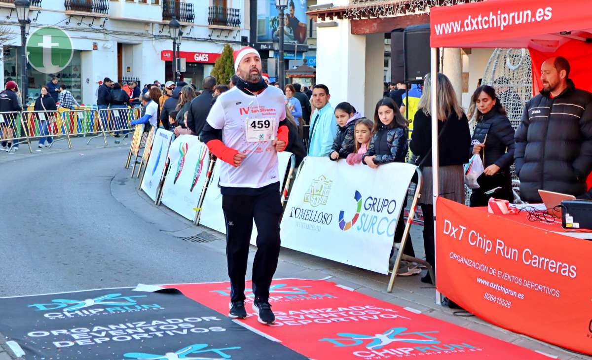 La IV San Silvestre Tomellosera despide 2024 entre deporte, disfraces y solidaridad