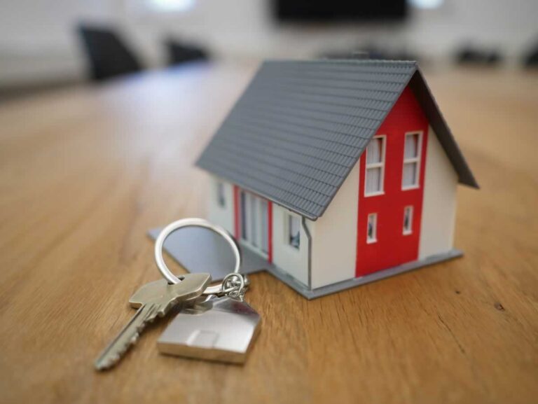 El esfuerzo para comprar una casa roza el de 2007, pero se descarta una burbuja generalizada