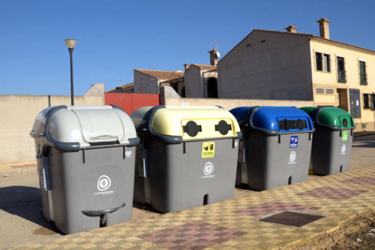 Nuevo recordatorio: está prohibido tirar muebles y electrodomésticos en la calle en Tomelloso